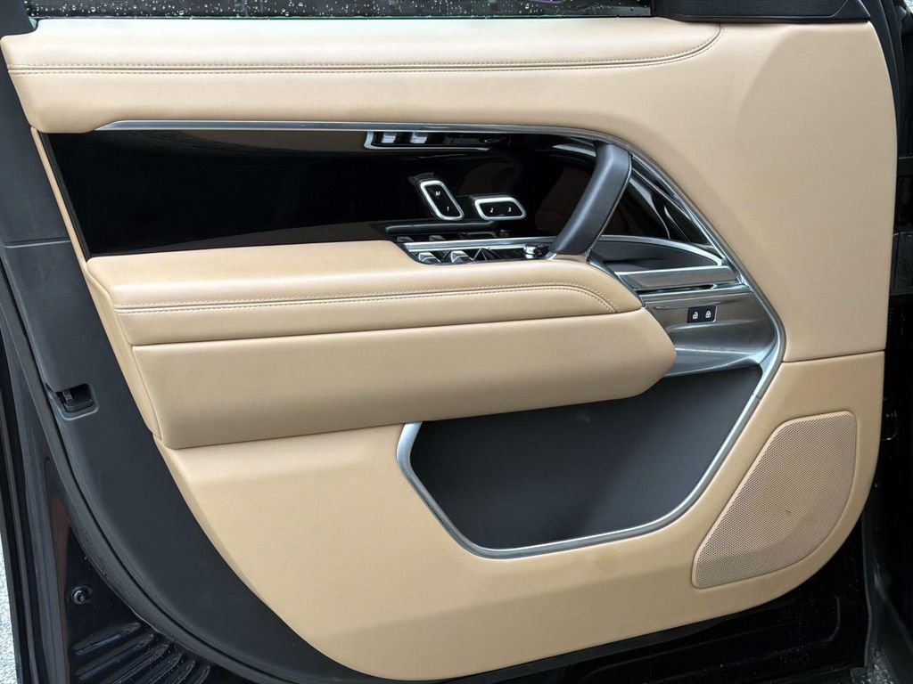 New 2025 Land Rover Range Rover Long Wheelbase SE image 16