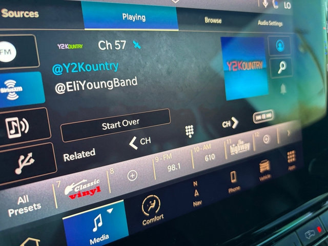 Used 2023 Jeep Wagoneer 4WD w/ Premium Group I image 16