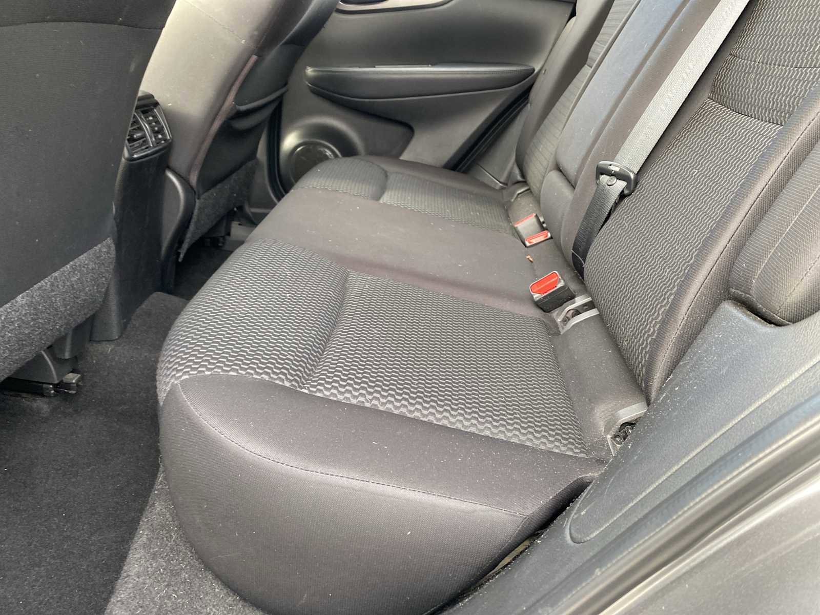 Used 2021 Nissan Rogue Sport S image 26