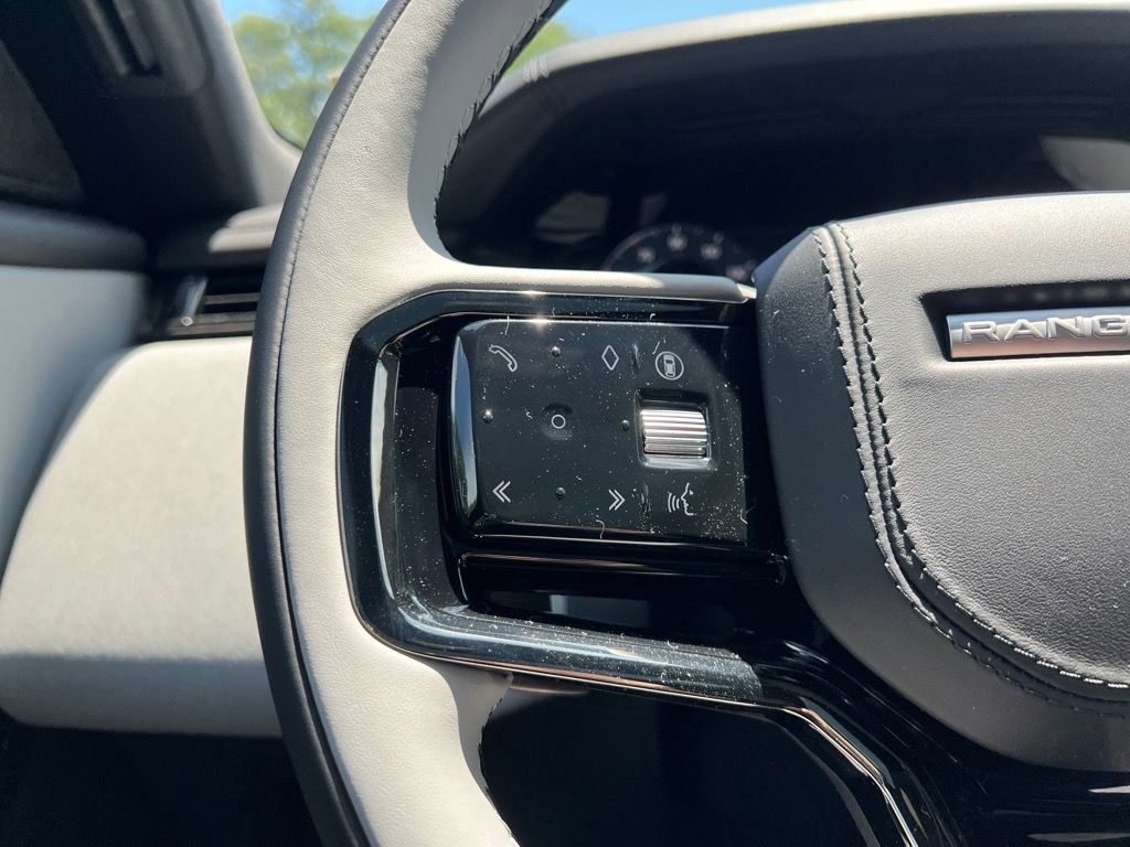New 2026 Land Rover Range Rover Velar Dynamic SE image 11