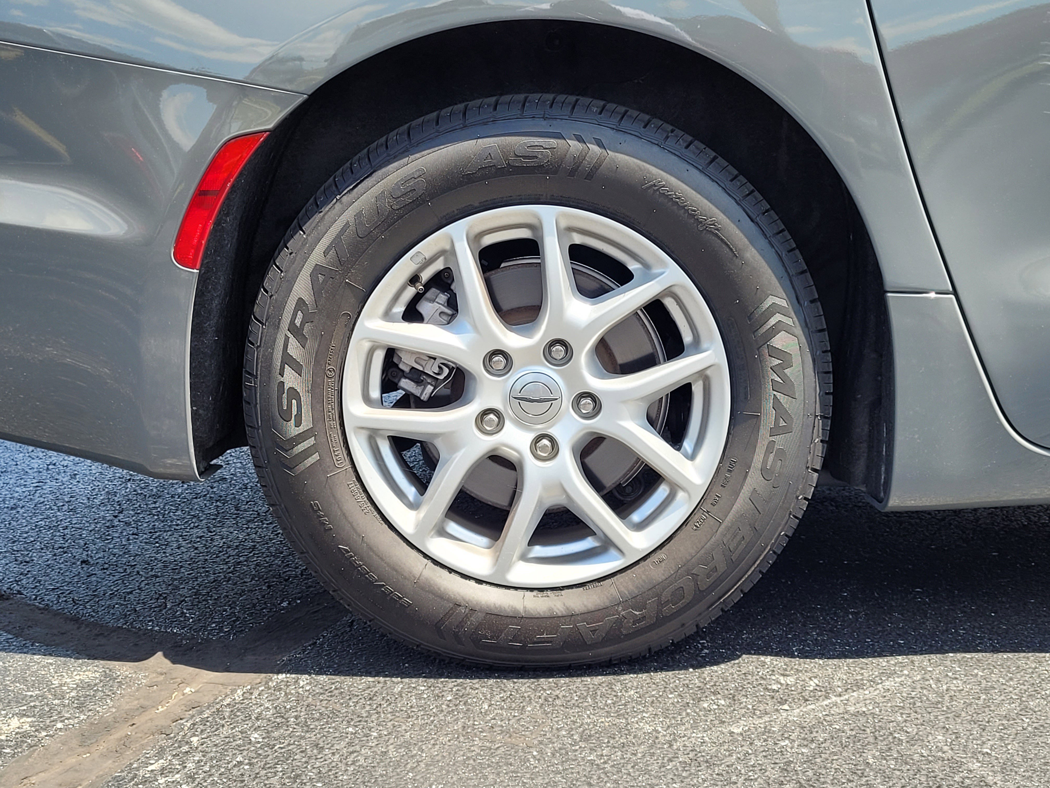 Used 2022 Chrysler Pacifica Touring-L FWD image 10