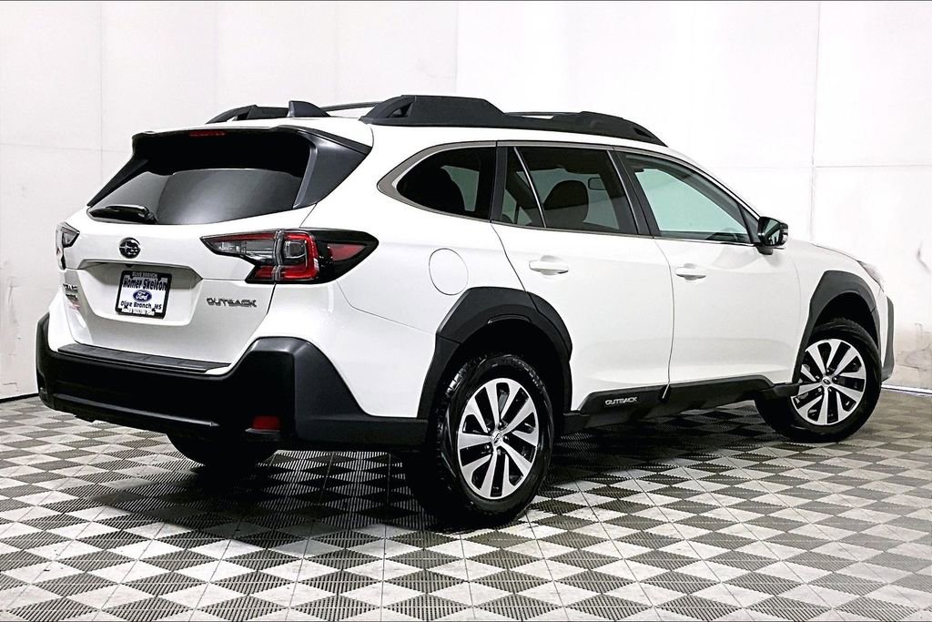 Used 2025 Subaru Outback Premium image 12