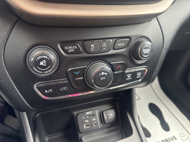 Used 2016 Jeep Cherokee 75th Anniversary image 20