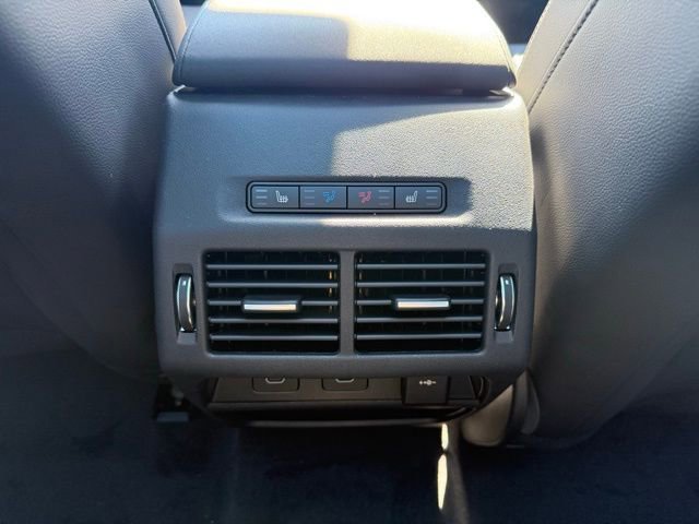 New 2025 Land Rover Discovery Sport Dynamic SE image 32