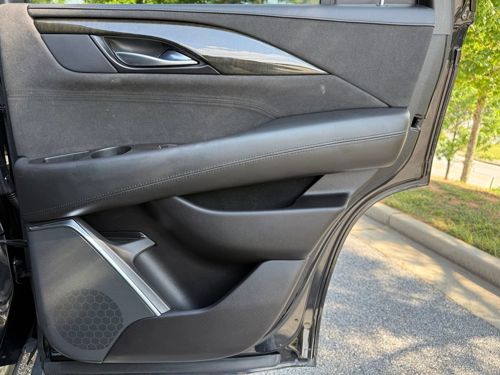 Used 2019 Cadillac Escalade Platinum RWD image 46