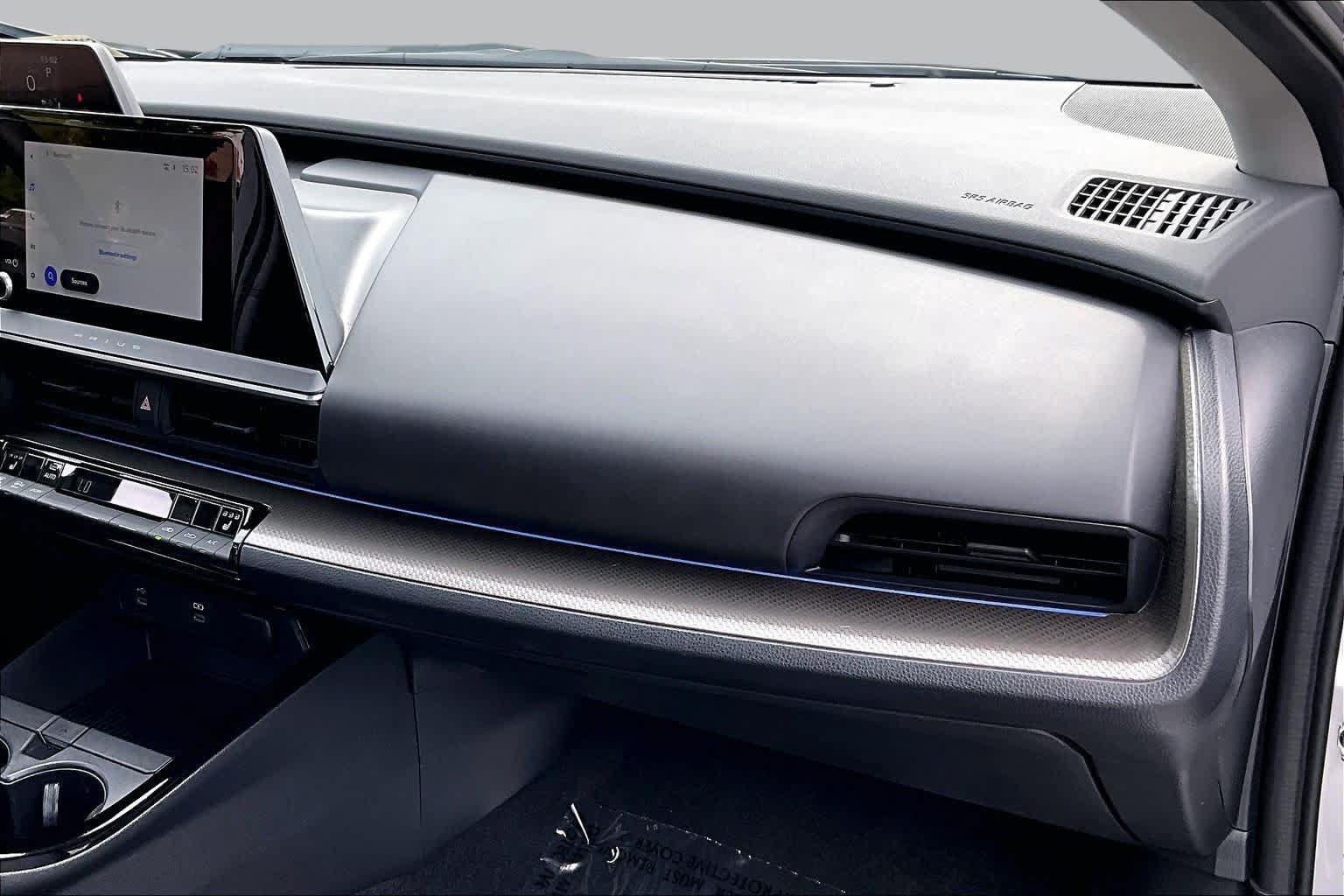 Used 2025 Toyota Prius XLE FWD image 18