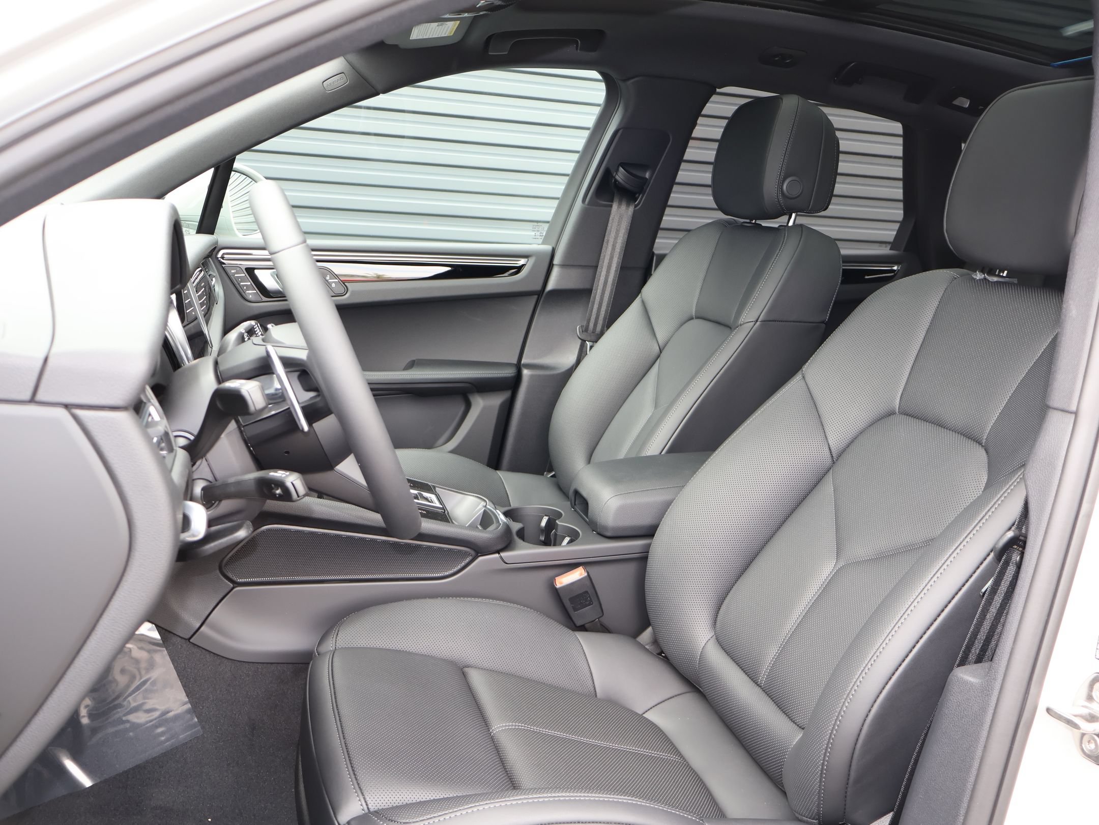 New 2026 Porsche Macan AWD/4WD image 5