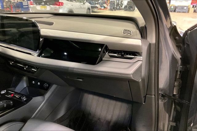 Used 2025 Audi Q6 e-tron Premium Plus w/ Premium Plus image 16