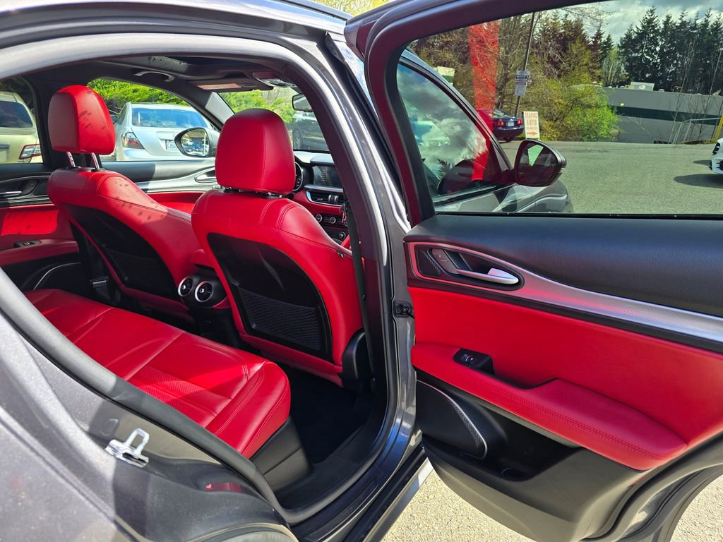 Used 2018 Alfa Romeo Stelvio Ti Sport image 14
