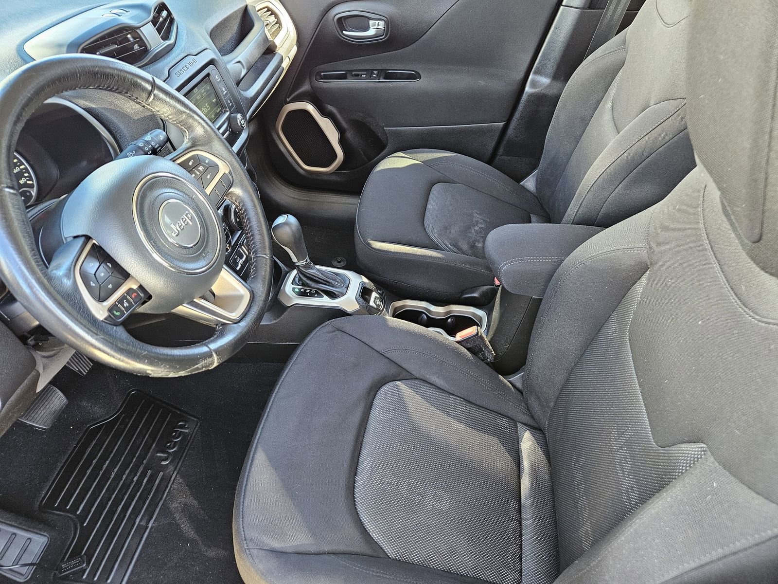 Used 2017 Jeep Renegade Latitude w/ Safety & Security Group (ALP) image 18