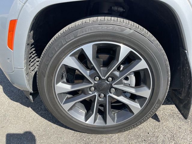 Used 2022 Jeep Grand Cherokee Overland w/ Advanced Protech Group III image 10