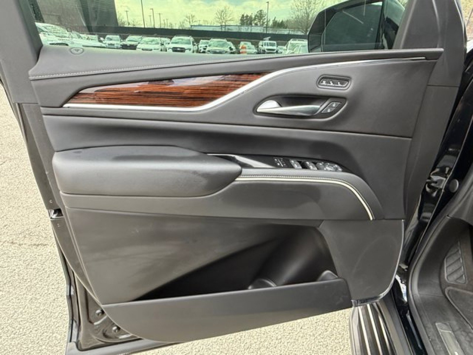 Used 2022 Cadillac Escalade ESV Premium Luxury w/ Performance Package image 22