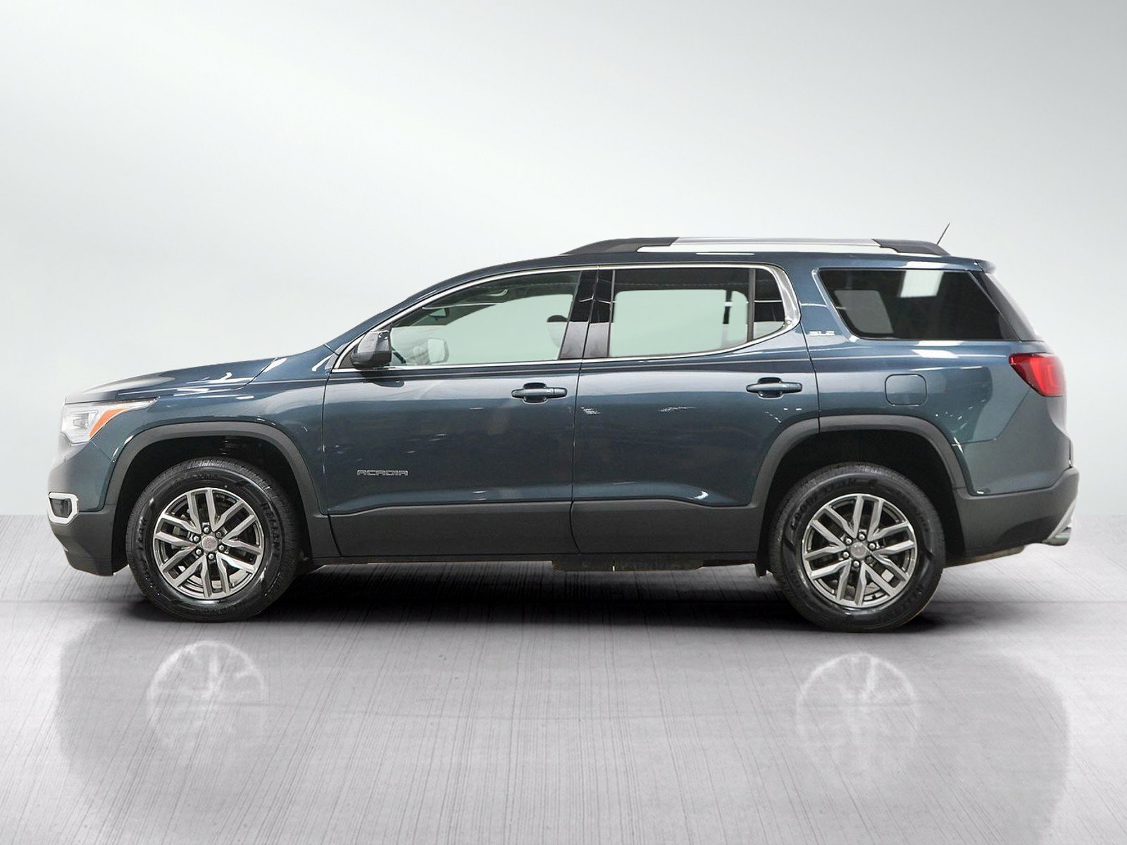 Used 2019 GMC Acadia SLE w/ Driver Alert Package I AWD/4WD image 2