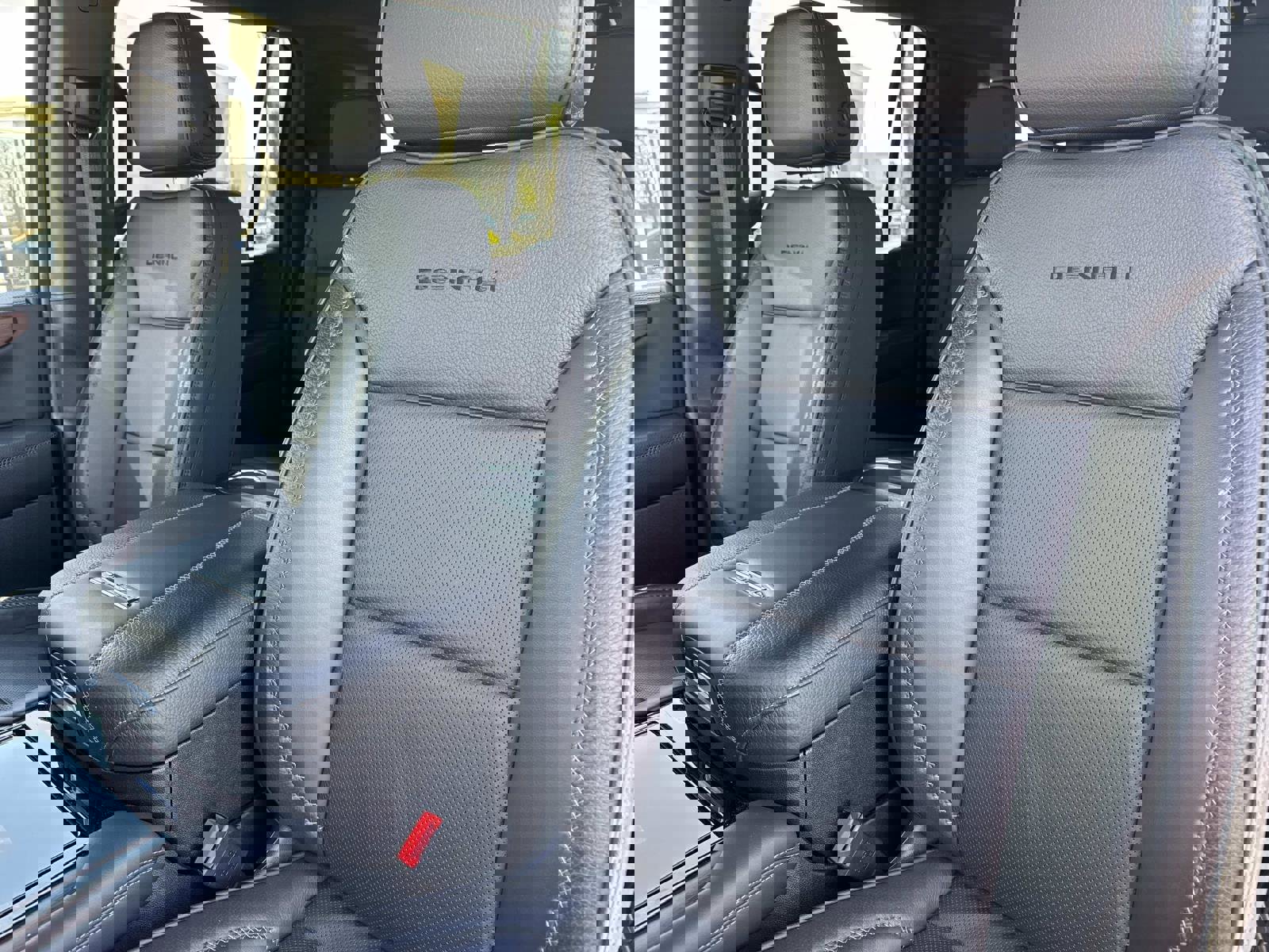 Used 2025 GMC Yukon XL Denali image 20