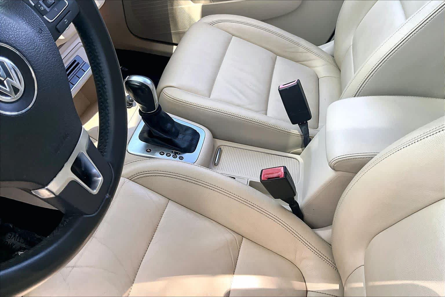 Used 2013 Volkswagen Tiguan SEL FWD image 16