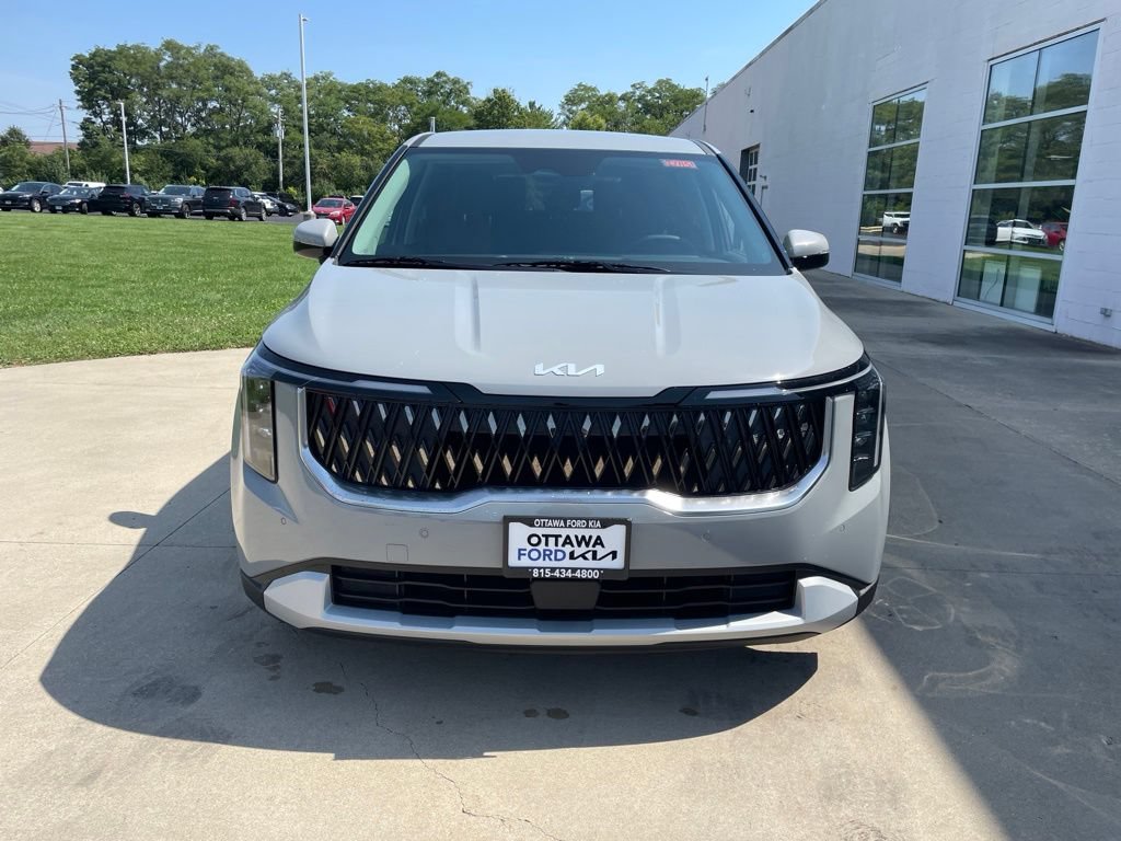 New 2027 Kia Carnival FWD image 3