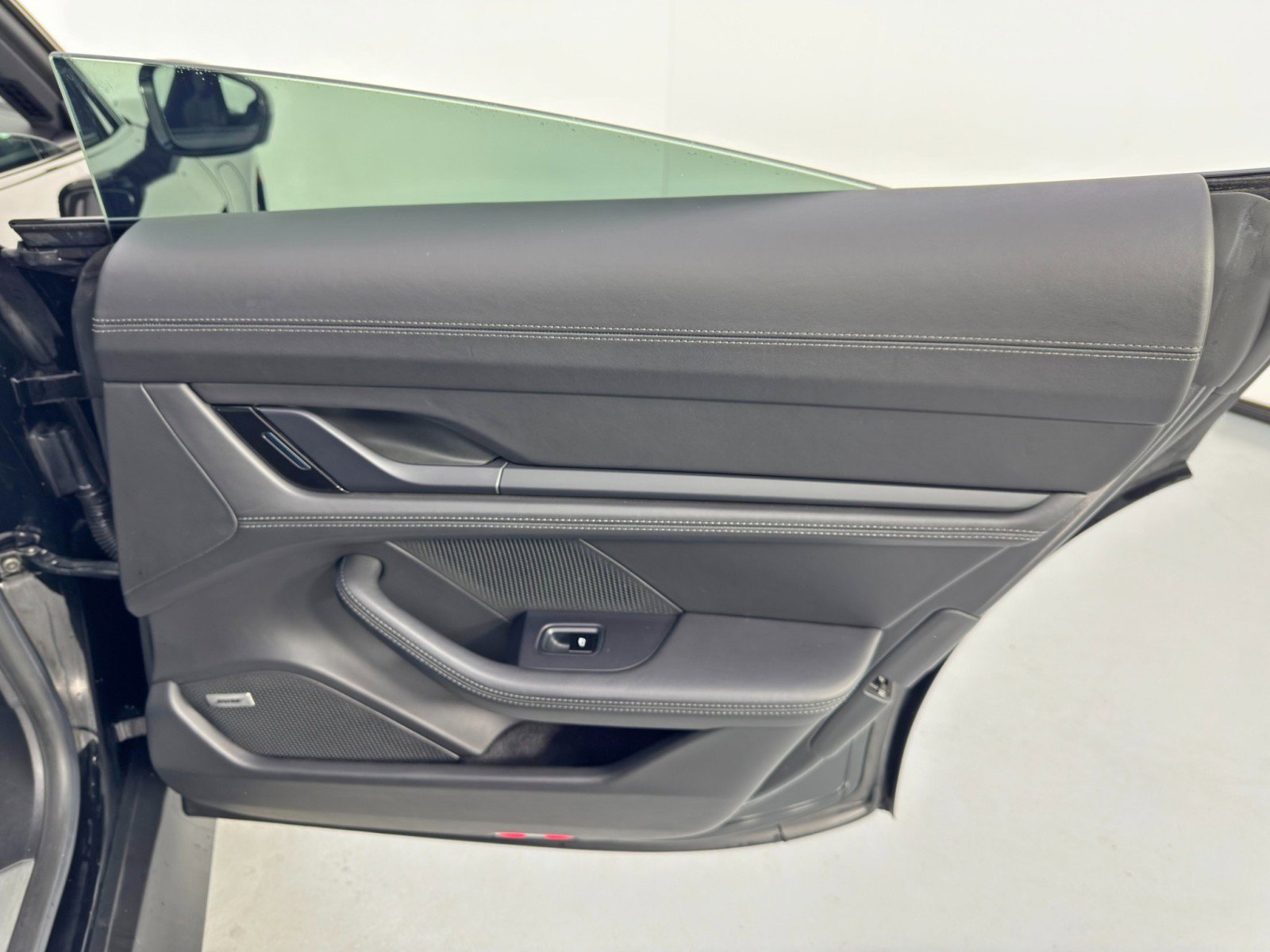 Used 2020 Porsche Taycan 4S image 47