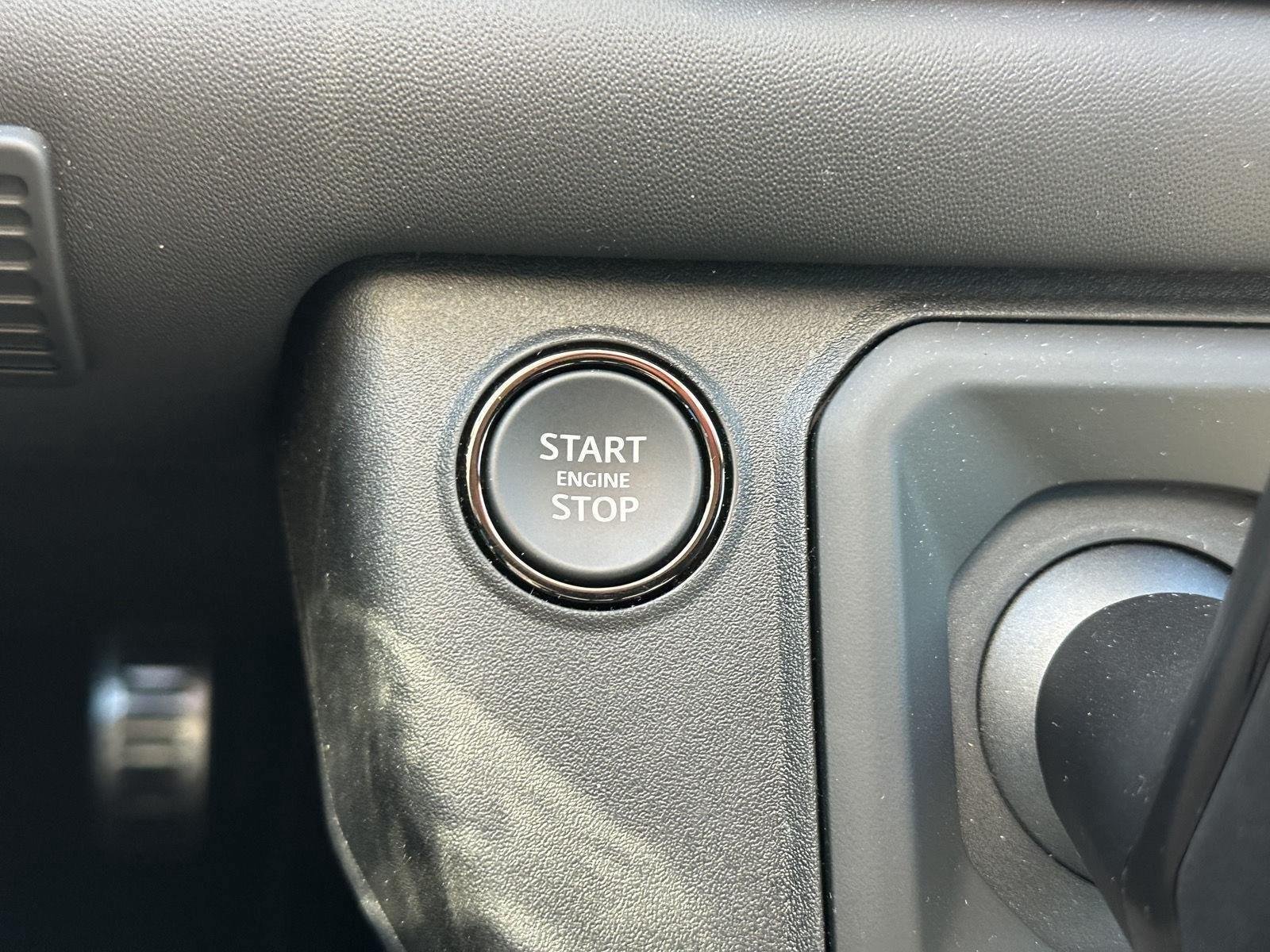 Used 2025 Land Rover Defender 110 AWD/4WD image 31