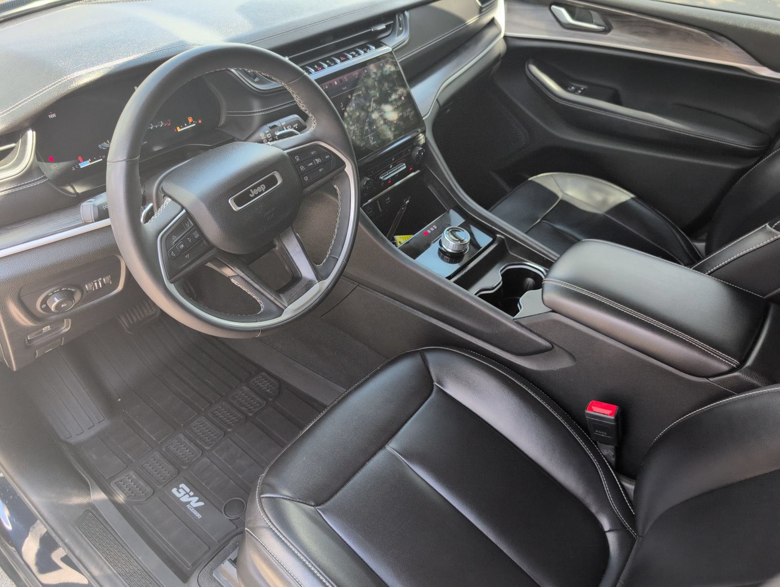 Used 2023 Jeep Grand Cherokee L Limited RWD image 6