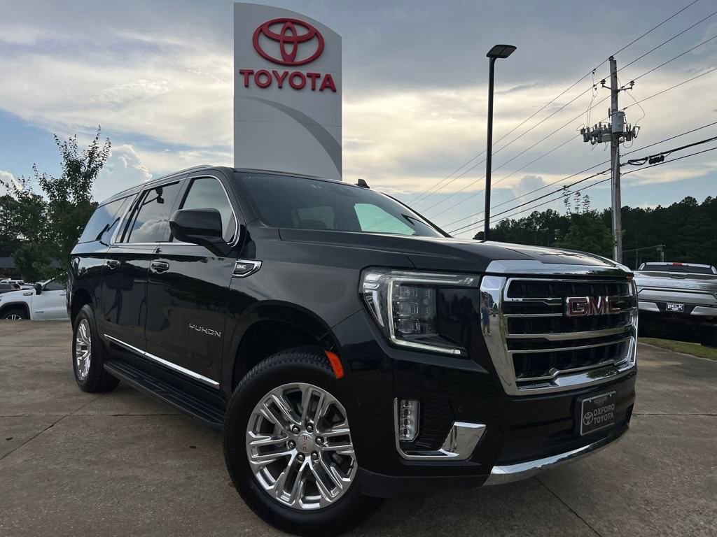 Used 2023 GMC Yukon XL SLT image 1