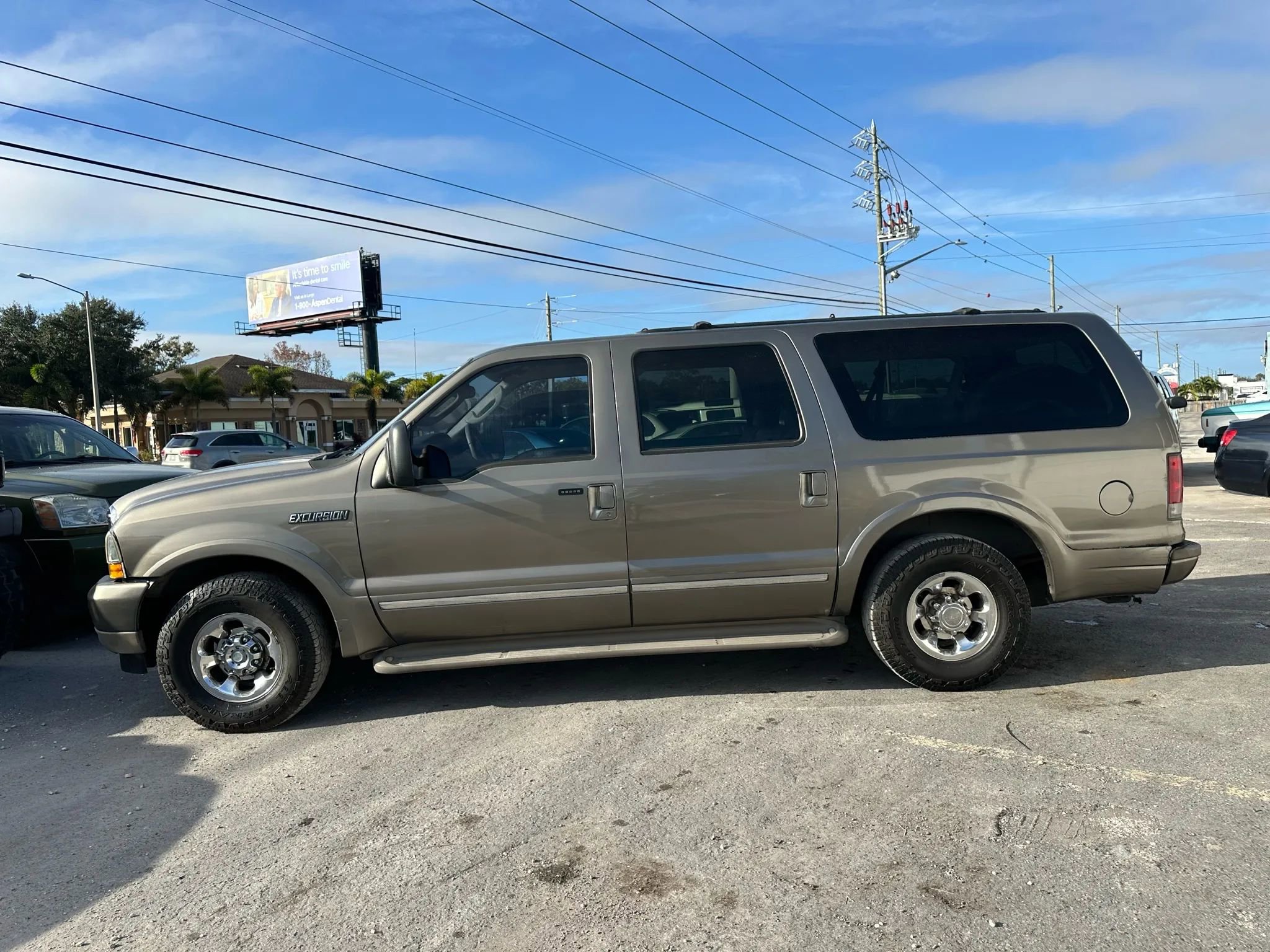 Used 2003 Ford Excursion Limited RWD image 2
