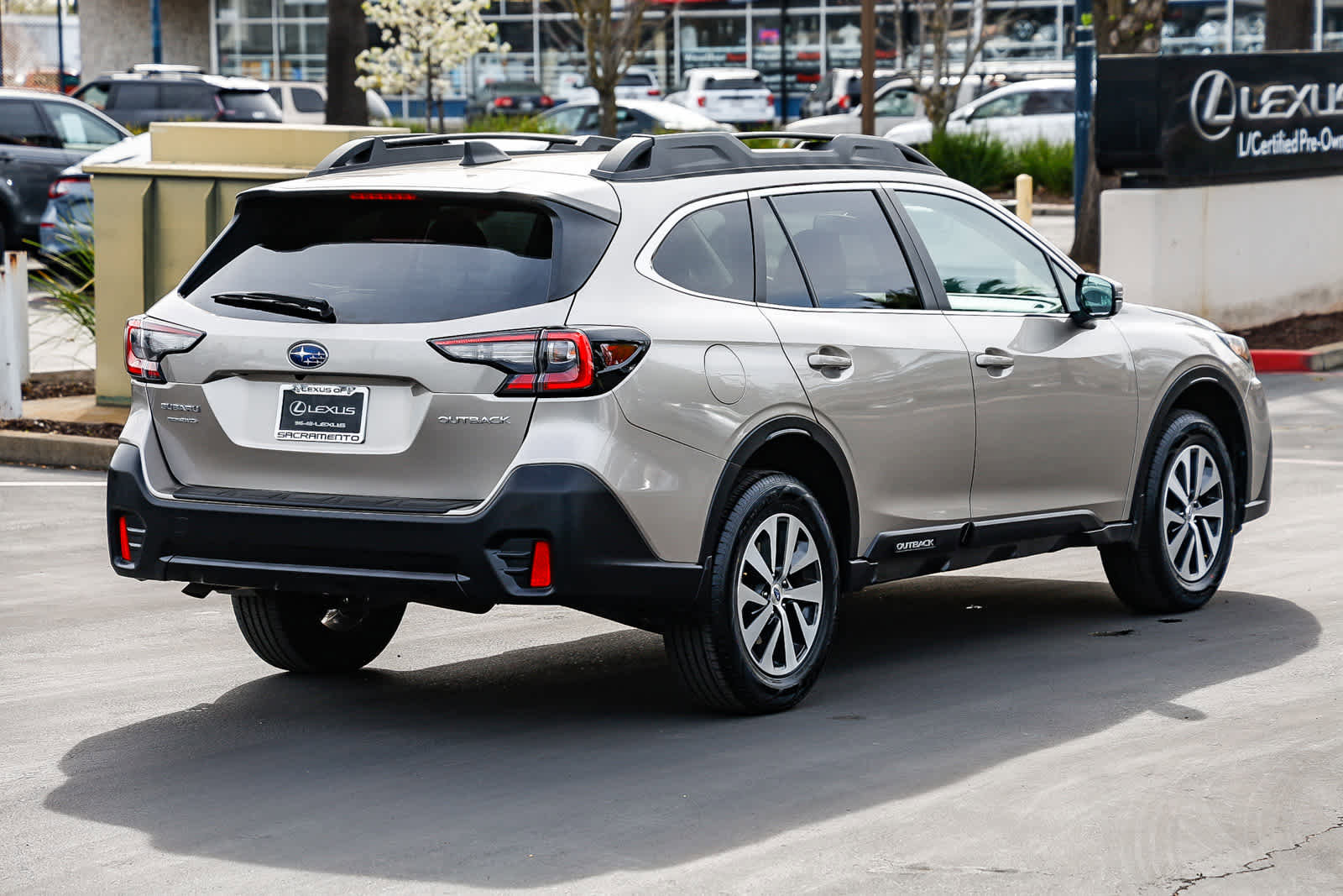 Used 2020 Subaru Outback Premium image 4