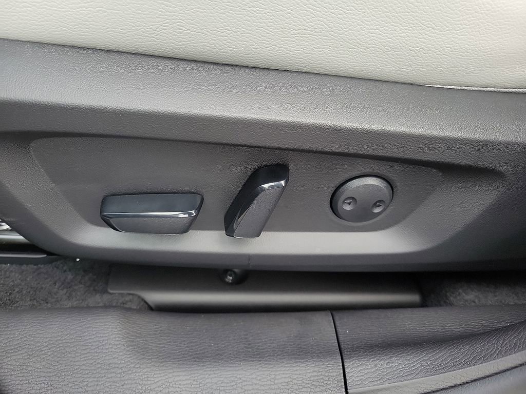 New 2025 Mitsubishi Outlander AWD image 11