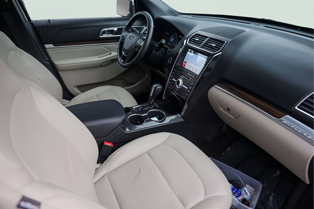 Used 2018 Ford Explorer Limited w/ Equipment Group 301A FWD image 34