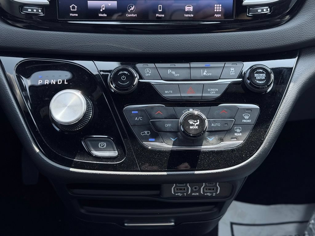 Certified 2025 Chrysler Pacifica Select FWD image 44