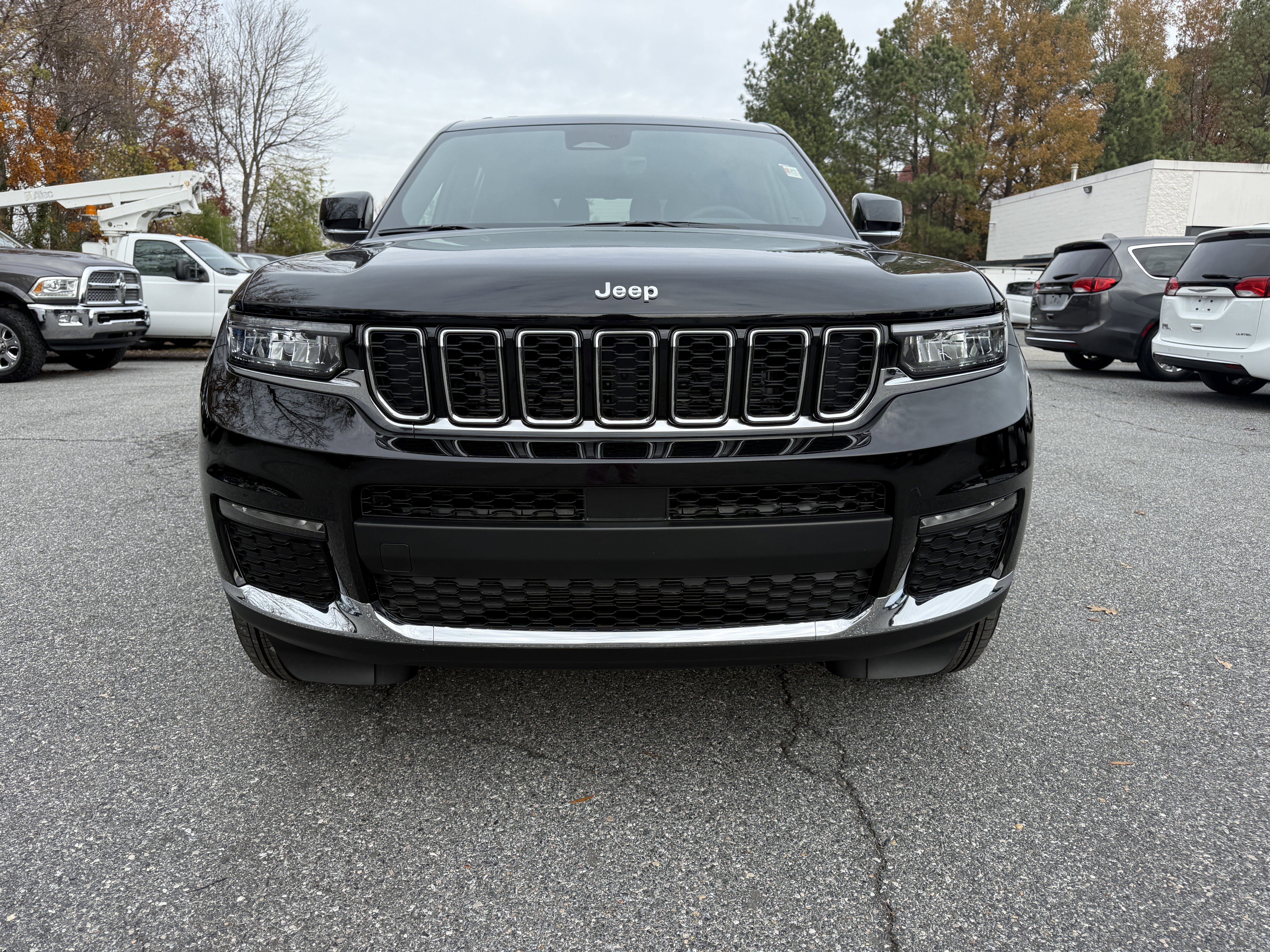 New 2025 Jeep Grand Cherokee L Limited w/ Trailer Tow Package image 2