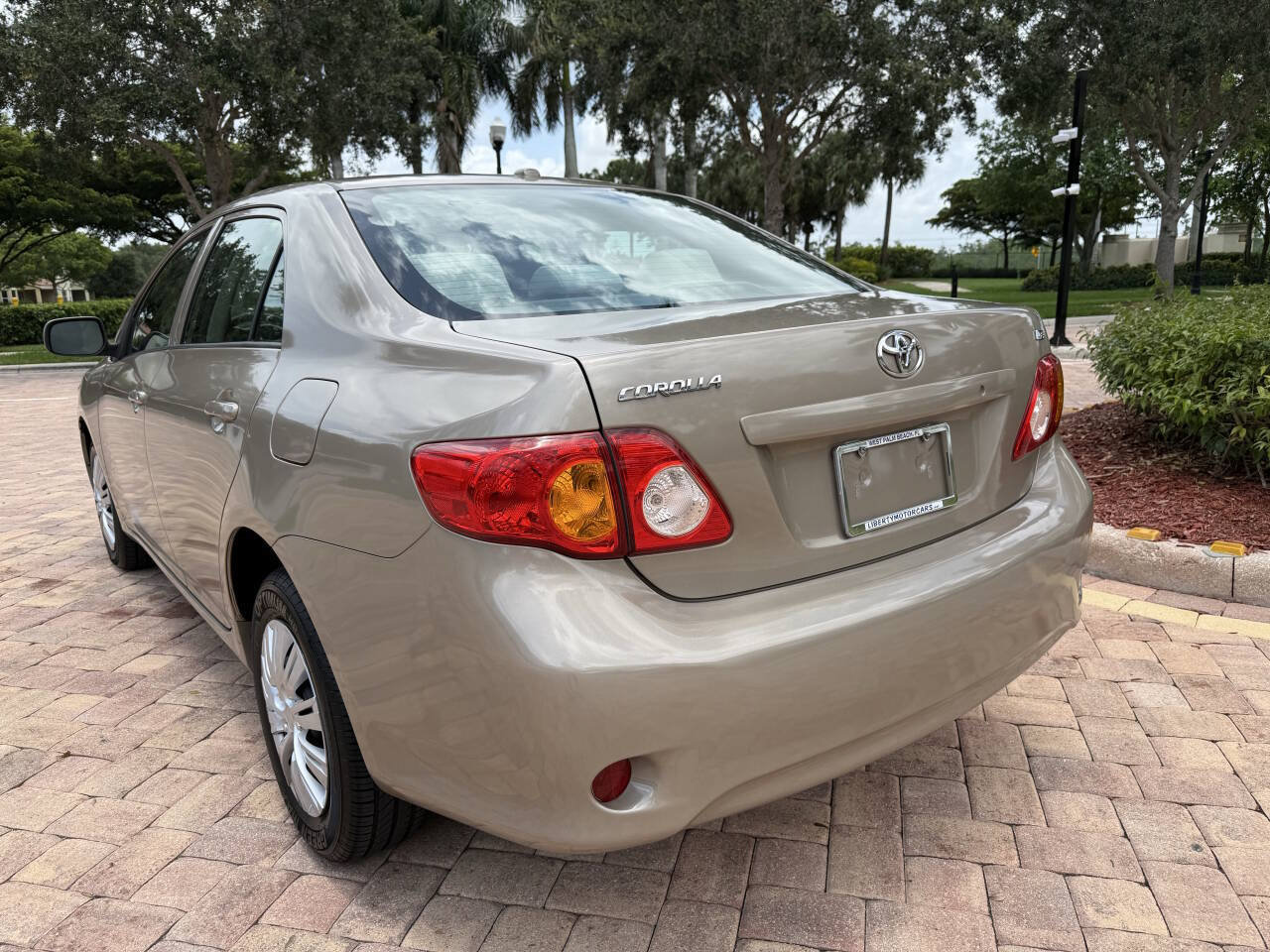Used 2009 Toyota Corolla LE FWD image 7