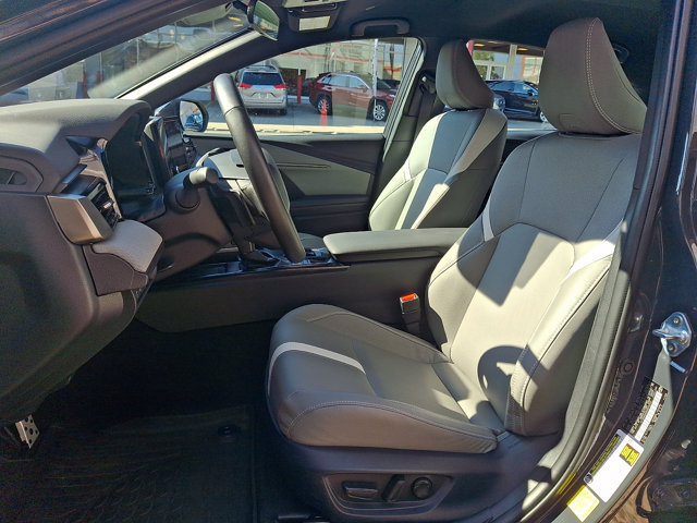 Used 2025 Toyota Camry SE FWD image 14