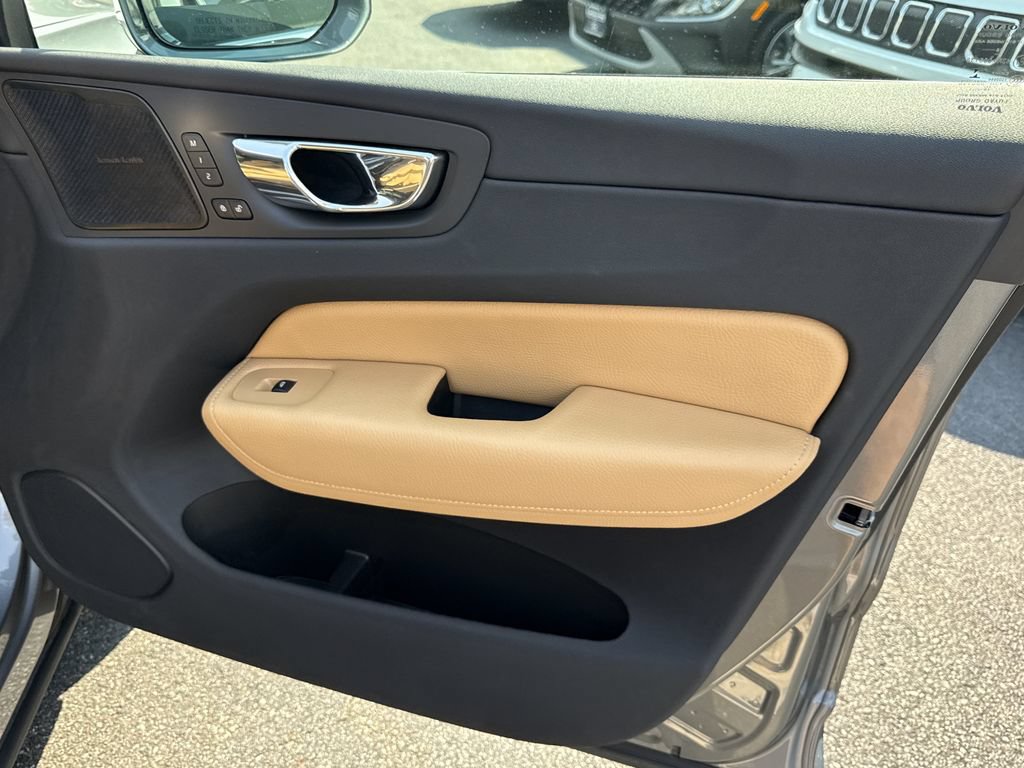 Used 2019 Volvo XC60 T6 Momentum w/ Multimedia Package AWD/4WD image 27