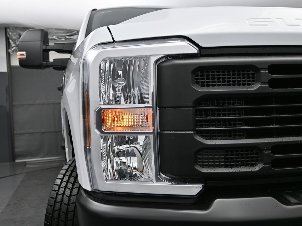 New 2026 Ford F250 XL w/ F-250 >10K GVWR Package AWD/4WD image 4