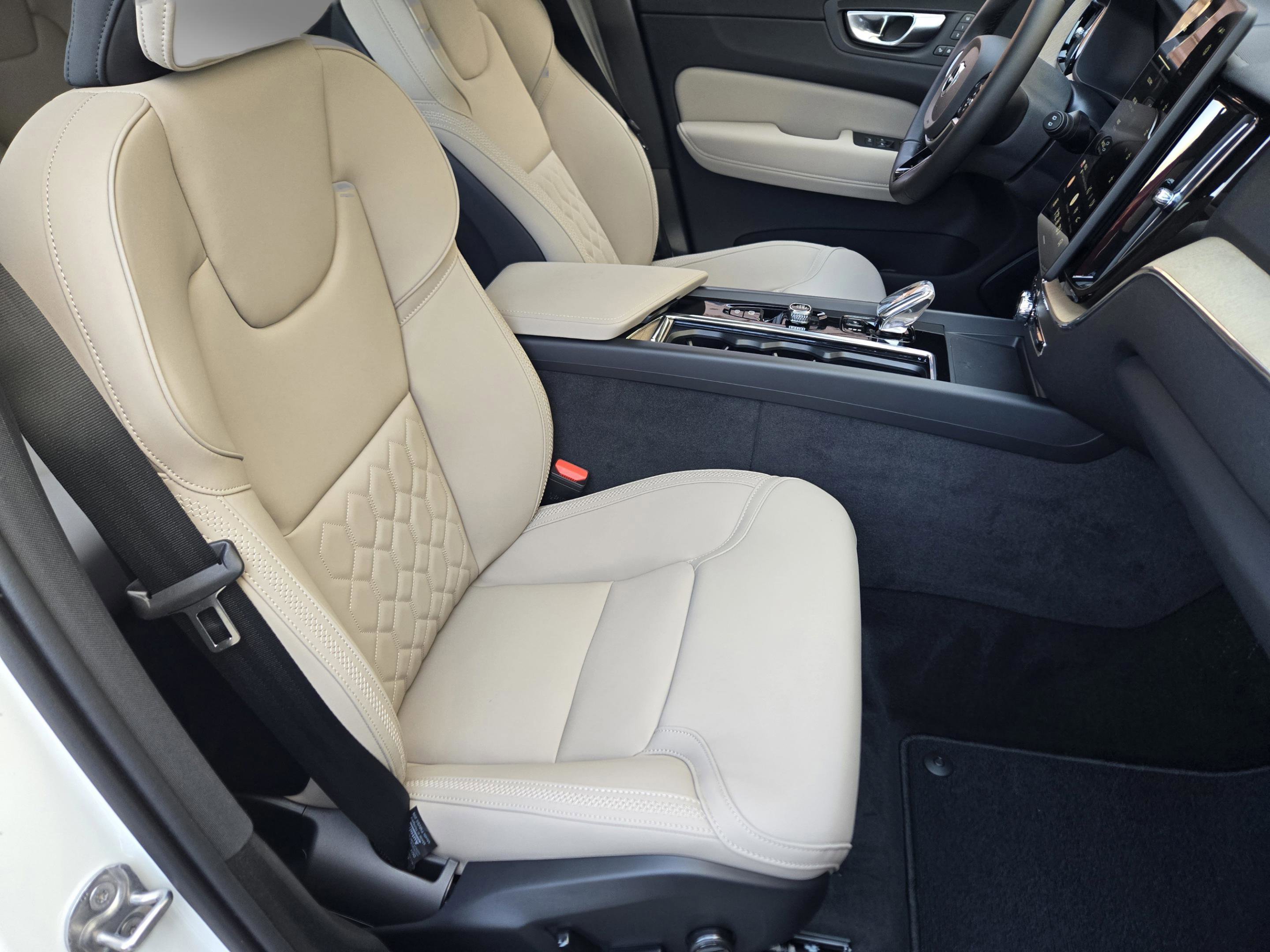 New 2026 Volvo XC60 B5 Plus w/ Protection Package Premier image 17