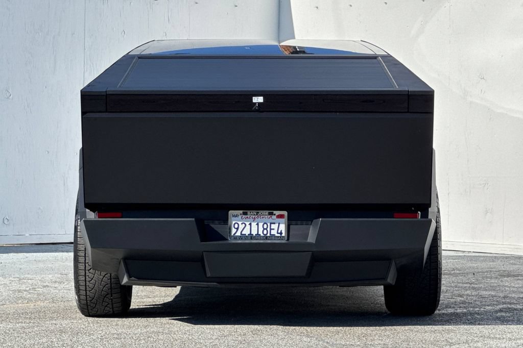 Used 2025 Tesla Cybertruck AWD Crew Cab image 4