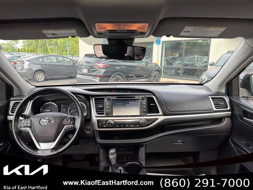 Used 2019 Toyota Highlander SE AWD/4WD image 23