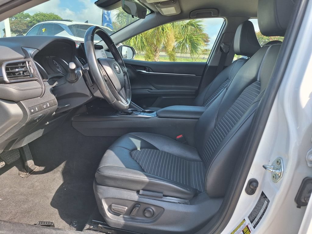 Used 2023 Toyota Camry SE FWD image 11