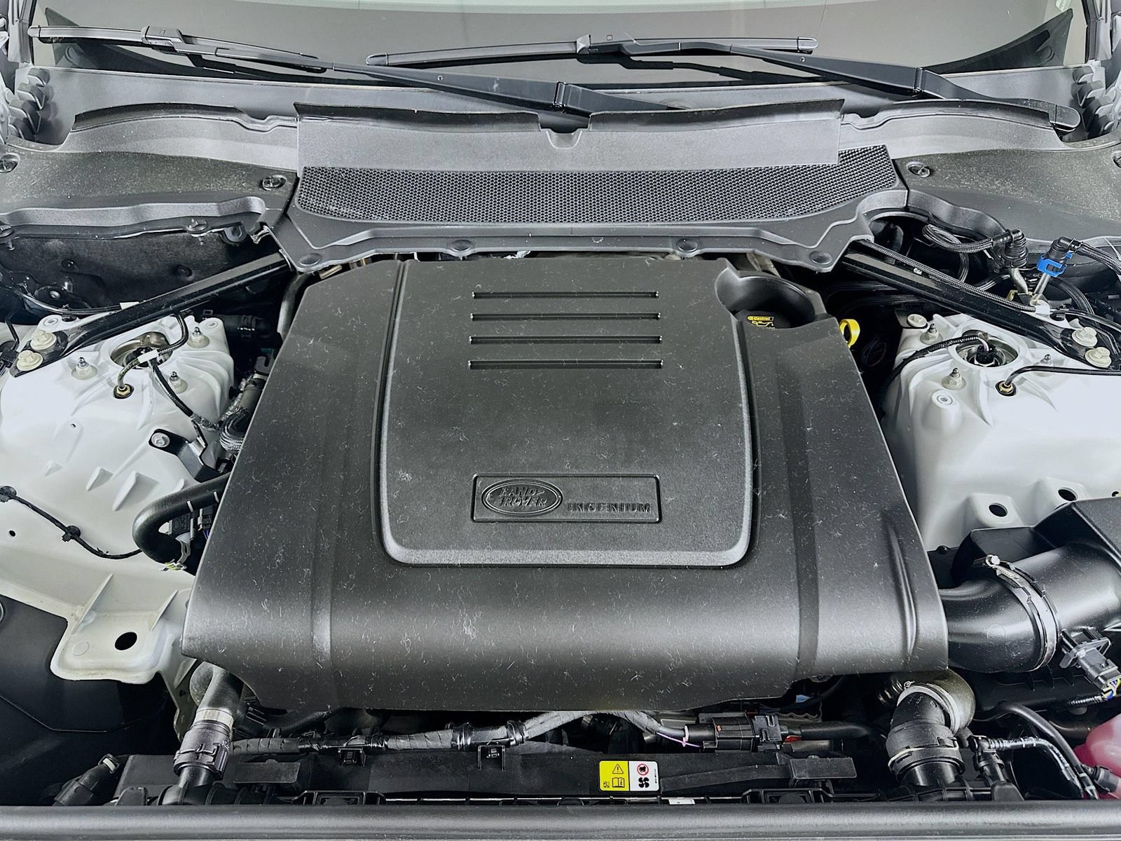 Used 2025 Land Rover Discovery S AWD/4WD image 14