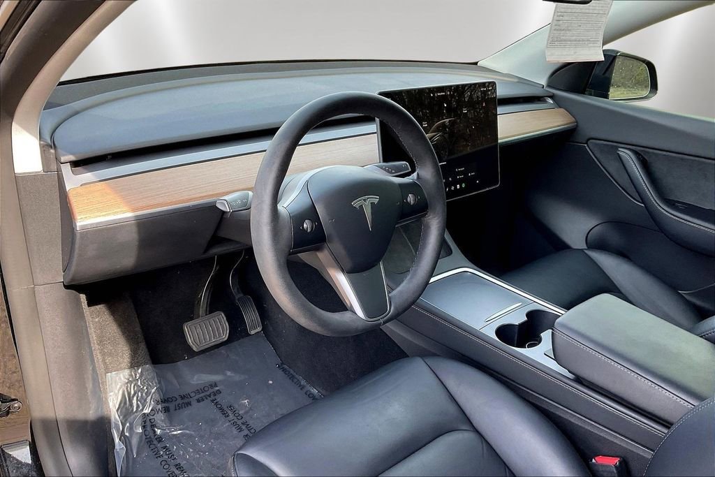 Used 2022 Tesla Model Y Long Range image 16