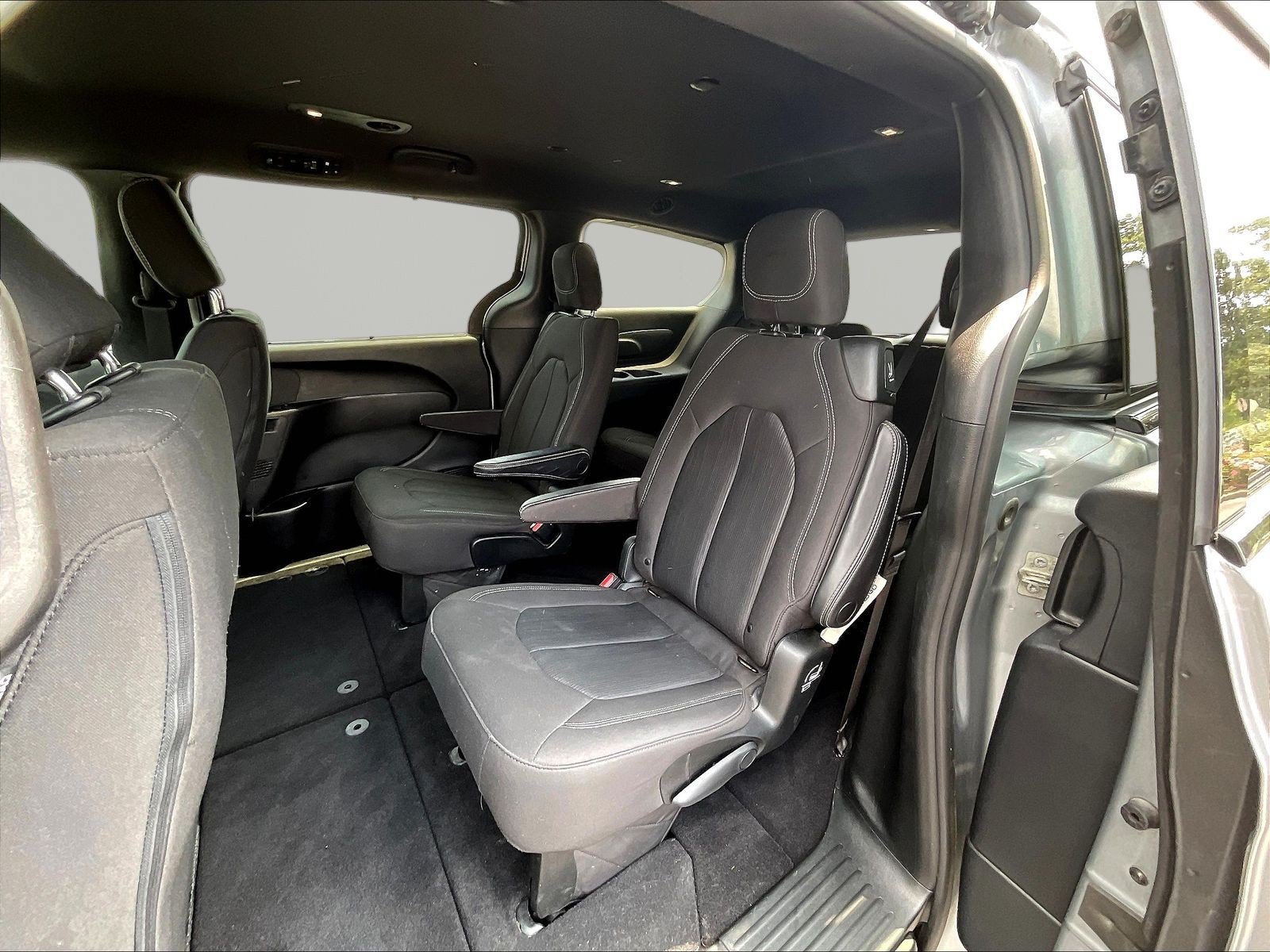 Used 2019 Chrysler Pacifica Touring Plus w/ Advanced Safetytec Group FWD image 22