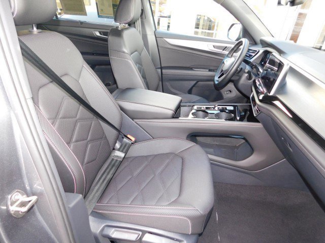 Used 2025 Volkswagen Atlas Cross Sport SE image 21