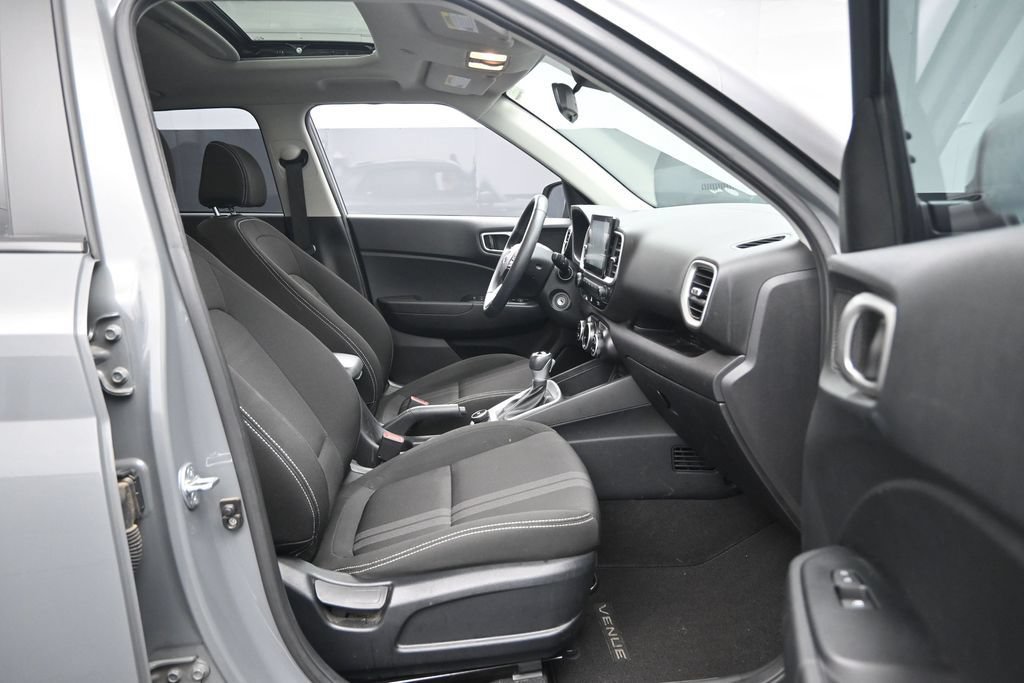 Certified 2023 Hyundai Venue SEL FWD image 28
