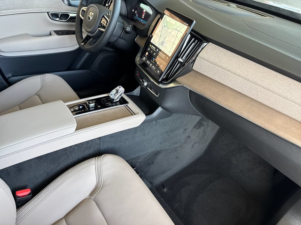 New 2026 Volvo XC90 B6 Plus w/ Protection Package Premier AWD/4WD image 16