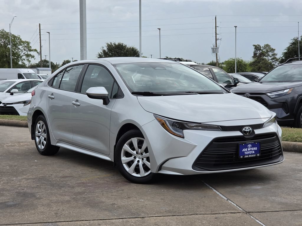 Used 2026 Toyota Corolla LE FWD image 2