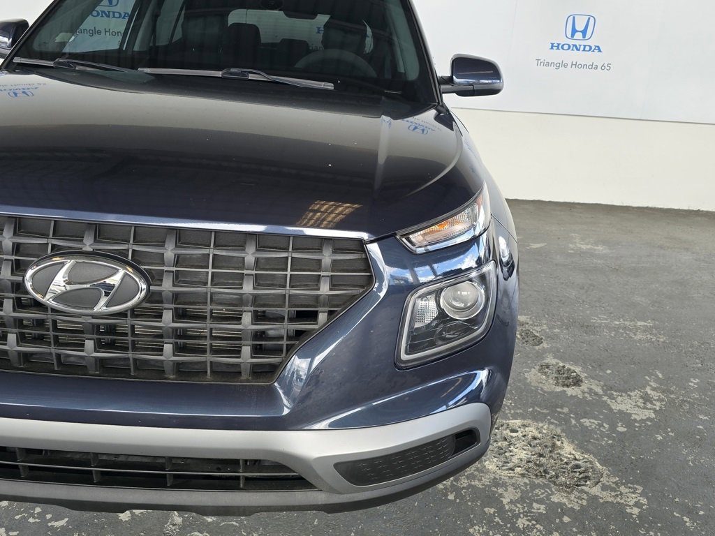 Used 2023 Hyundai Venue SE image 11