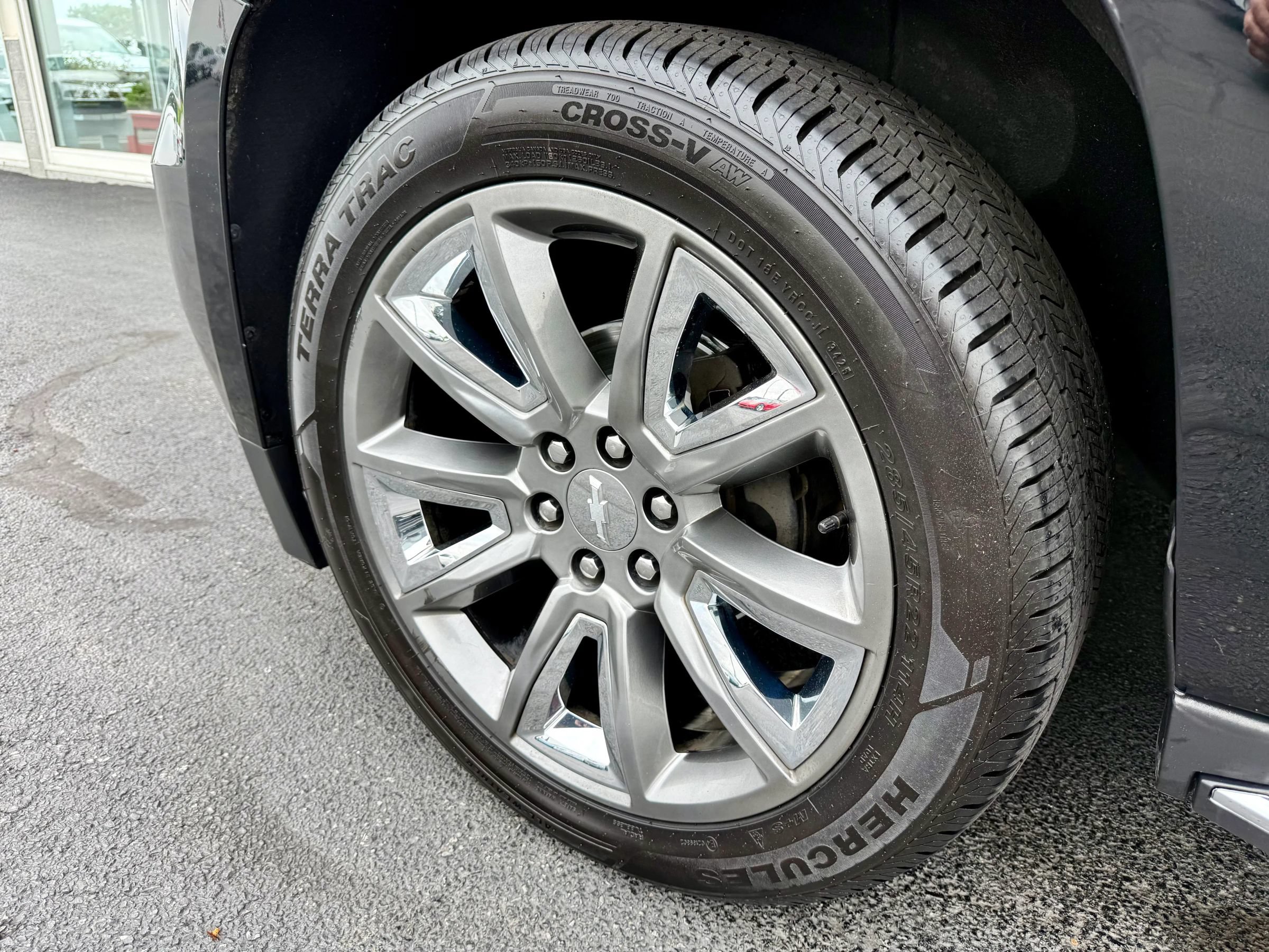 Used 2020 Chevrolet Suburban Premier AWD/4WD image 14
