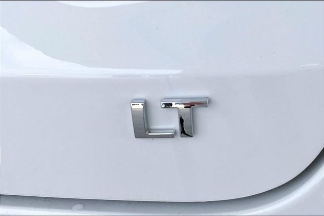 Used 2024 Chevrolet Trax LT w/ Sunroof Package FWD image 23