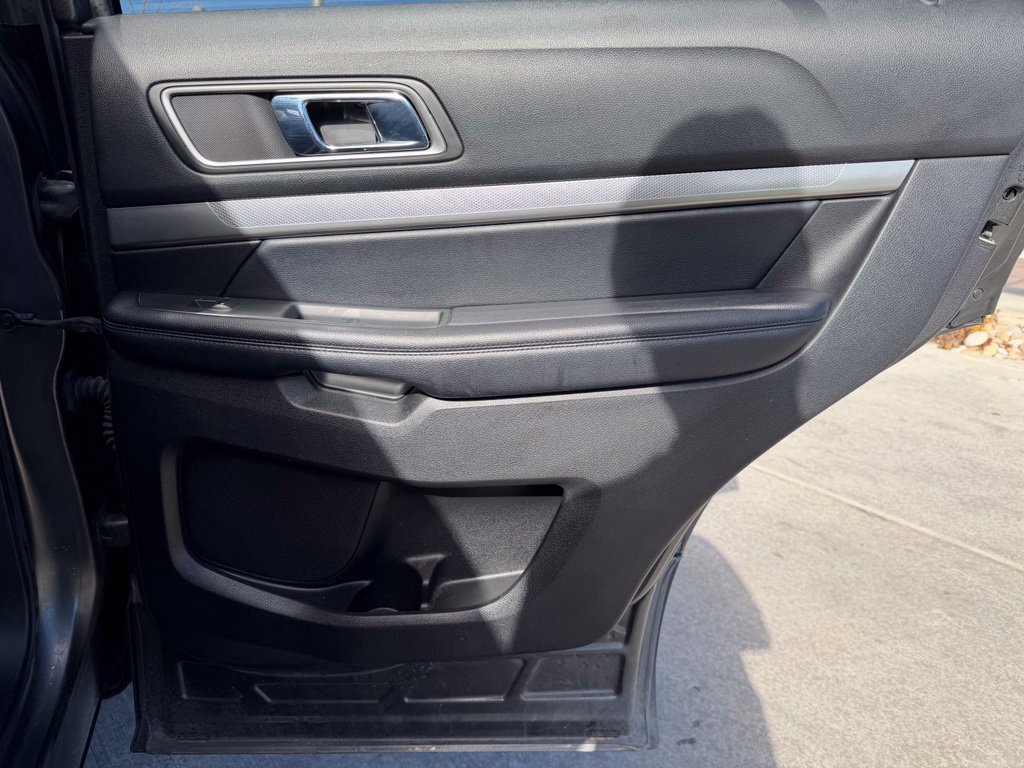 Used 2018 Ford Explorer XLT w/ Equipment Group 202A AWD/4WD image 26