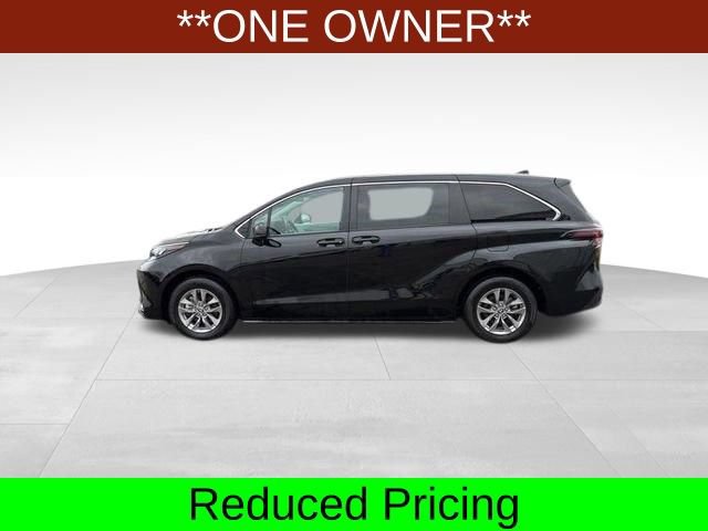 Used 2025 Toyota Sienna LE FWD image 4